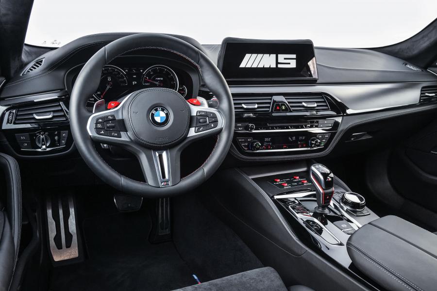 Торпедо BMW M5 MotoGP Safety Car (F90) 2018 года  (фото 28 из 56)